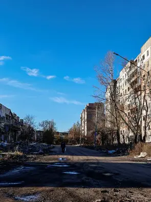 Ukraine war: Avdiivka civilians cling on amid Russian assault