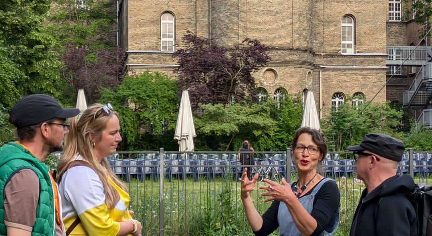 Live Tour mit Berliner Guides auf einem Stadtrundgang in Berlin Kreuzberg