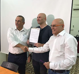 42173506_481765992356771_209783591341234