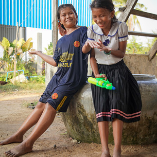 Une photo de mon amie Julie qui enseigne l'anglais à cette petite puce.