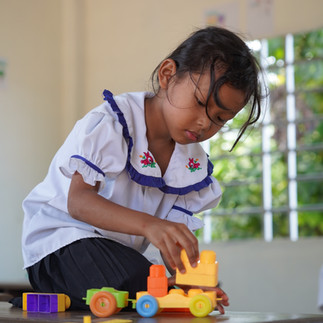 Une photo de mon amie Julie qui enseigne l'anglais à cette petite puce.