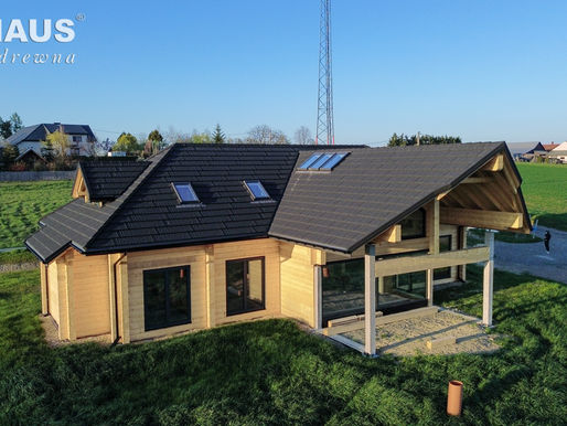 Wyjątkowy dom z bali pod Bochnią – precyzja wykonania i piękna architektura w nowoczesnym wydaniu (galeria zdjęć)