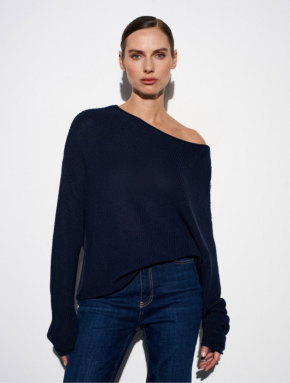 Küçük resim: Kayık Yaka Dökümlü Triko 