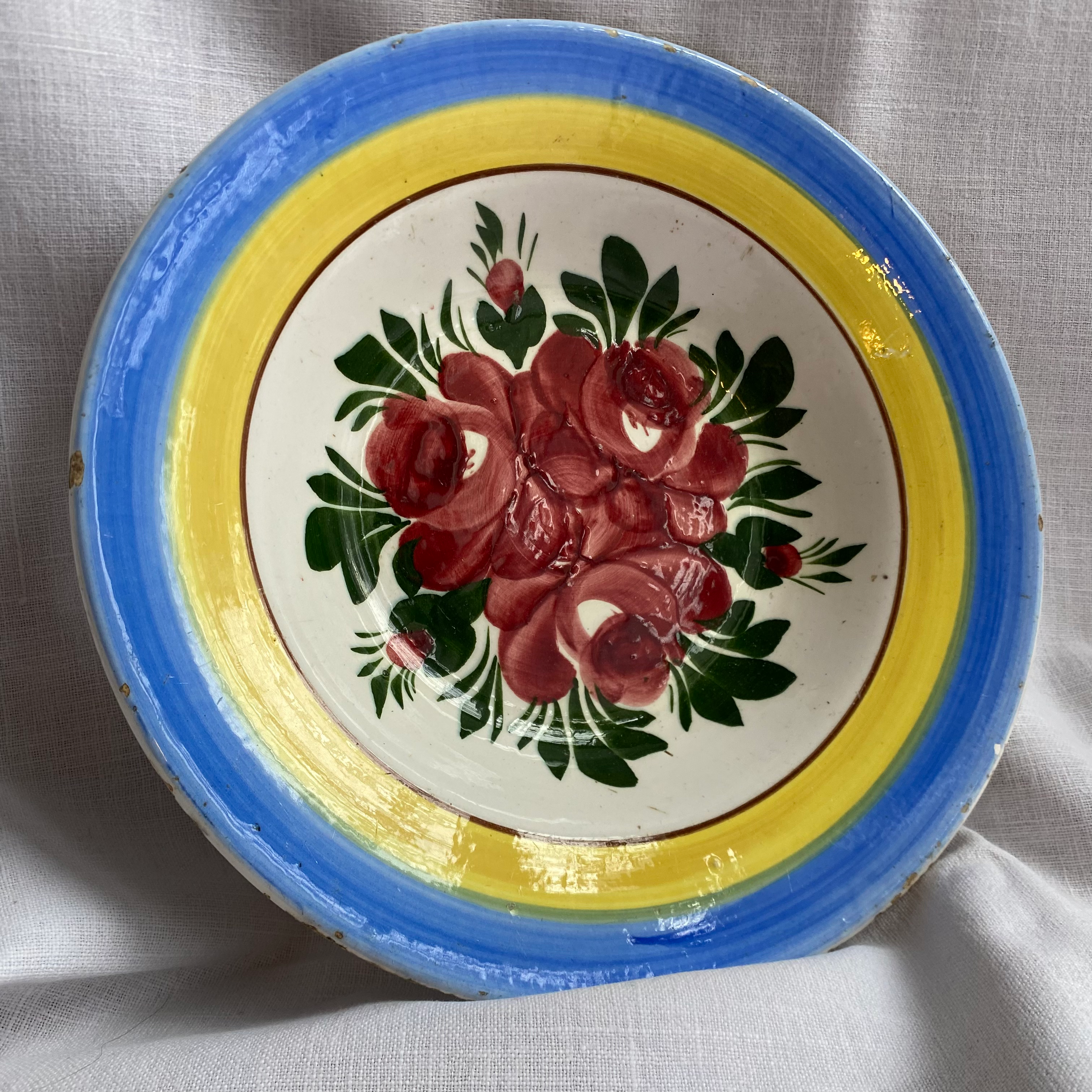 Hongaars wandbord Hollohazi met rozen – folklorestijl