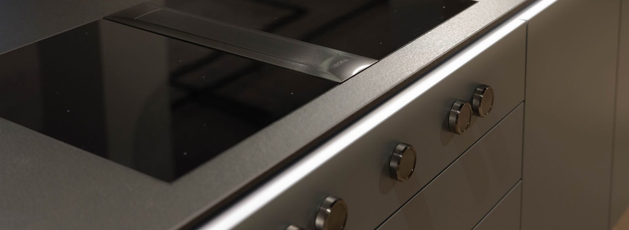 BORA Professional black Kochfeld in griffloser NEXT 125 Küche mit Keramik Arbeitsplatte Neolith