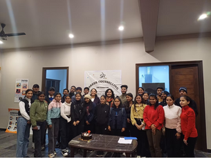 A Dor Foundation mentor actively engaging with a student during a one-on-one career counseling session.