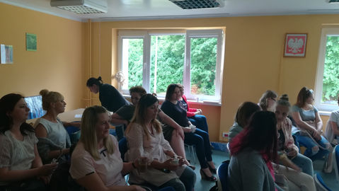 ola nauczyciela wspomagającego w pracy z uczniem z zespołem Aspergera.