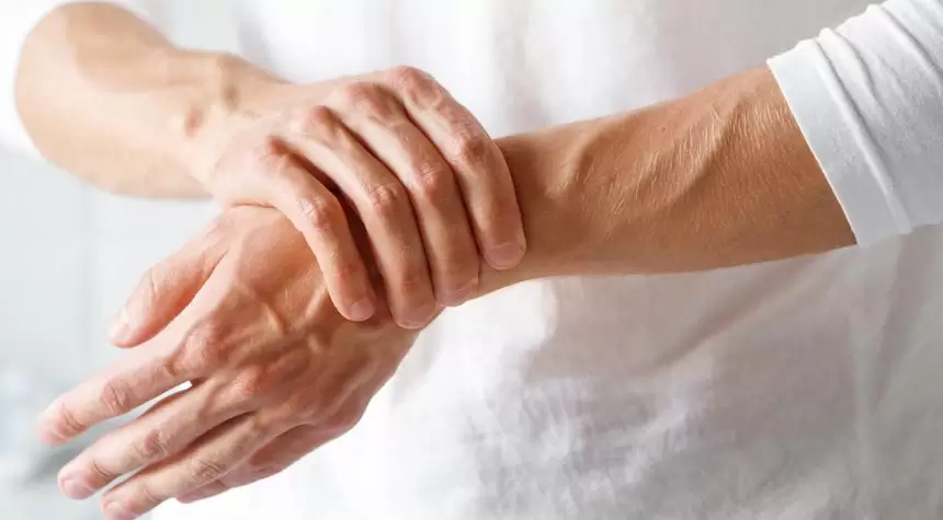 hands that have arthritis pain