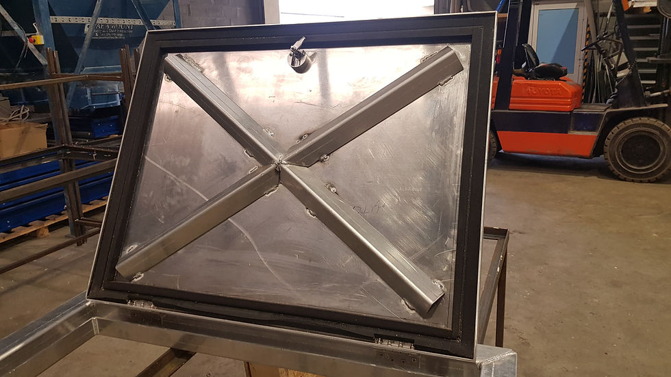 Hatch lid underside