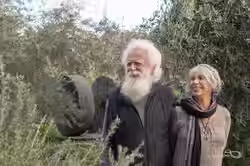 מיכה ורחל_הגדלה לתערוכה ובחוברת_מיכל אגוזי צלמת