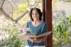הגדלה לתערוכה ולקטלוג חנה מלול צלמת מיכל אגוזי