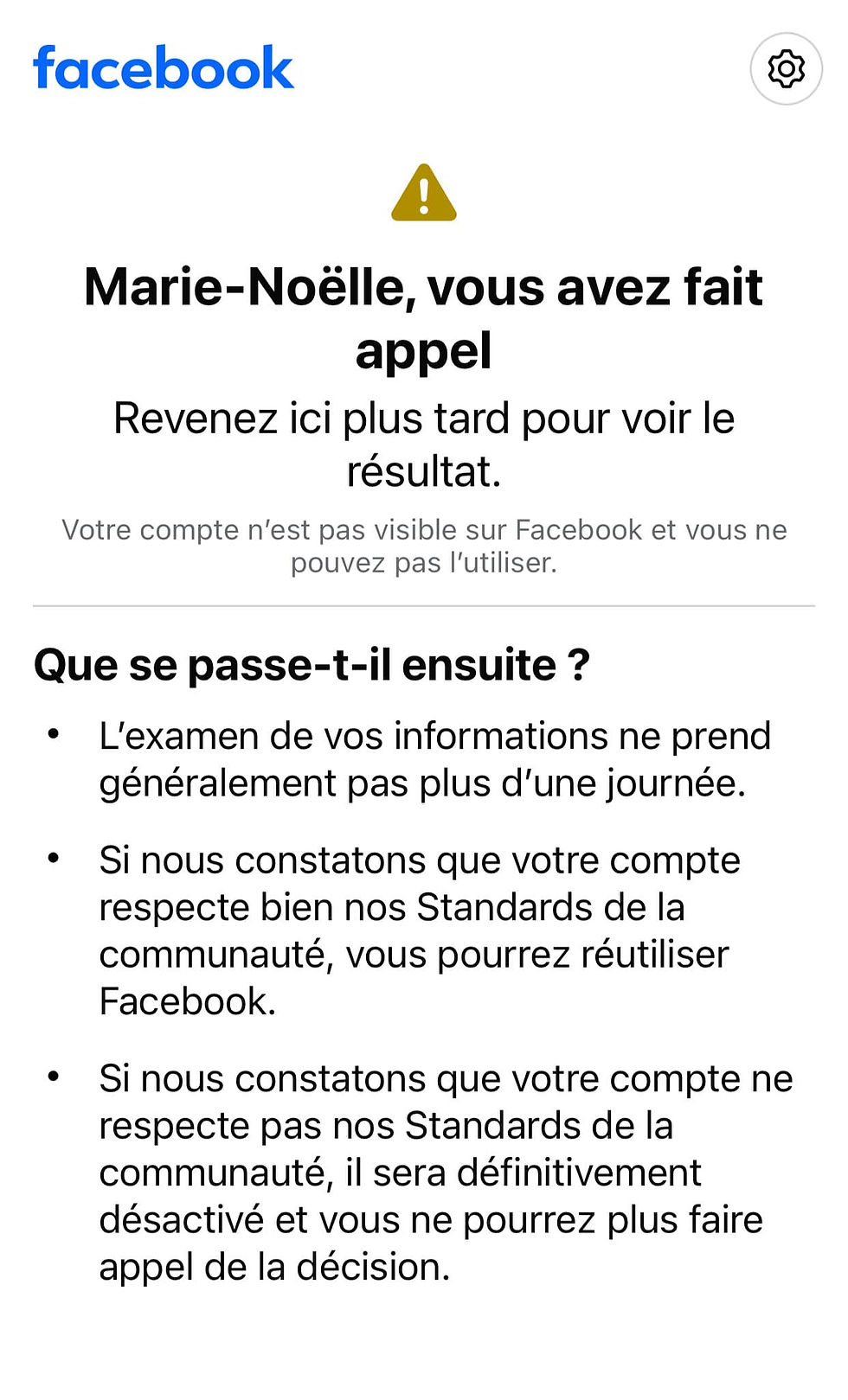 Alerte Facebook pour un appel. Texte explique le processus de révision de compte, avec icône d'avertissement et logo bleu en haut.