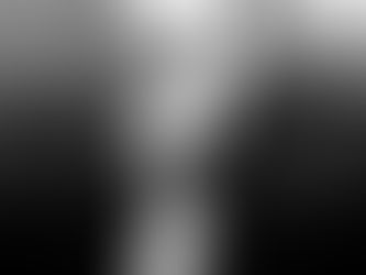 Nuage en champignon d'une explosion, s'élevant dans le ciel, fond sombre. Atmosphère dramatique. Aucune personne visible.