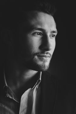 Théo - portraits pro en lumière naturelle à Thumeries