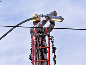 Modernização-da-iluminação-pública-percorre-mais-de-dez-bairros-nos-próximos-dias_edited.j