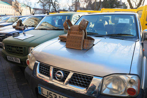 1000 авто та 5000 бронежилетів - на фронт 