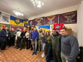 Гуманітарна місія на передову: передача дронів та бронежилетів