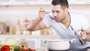 Num livro Lugar de Médico é na Cozinha ... faz bem relembrarmos que pode atuar sim na cozinha no preparo e no cultivo o alimento!