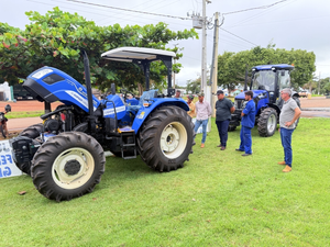 Juruena recebe dois tratores para fortalecer a agricultura familiar