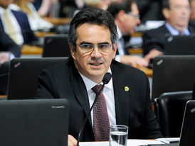 Projeto cria benefício para incentivar alunos carentes a terminarem o ensino médio