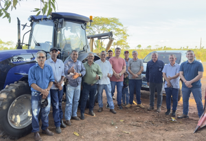 DEPUTADOS JUAREZ COSTA E DILMAR DAL BOSCO DESTINAM MAIS UM TRATOR PARA A AGRICULTURA FAMILIAR DE JURUENA