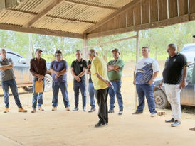 Deputado Júlio Campos entrega trator para associação da Gleba 13 de Maio em Juruena