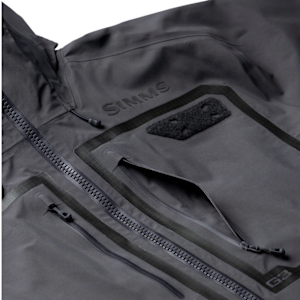 Détail des poches et logo Simms G3 Guide homme.