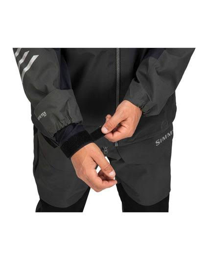 Détail du poignet réglable de la veste Simms Prodry homme
