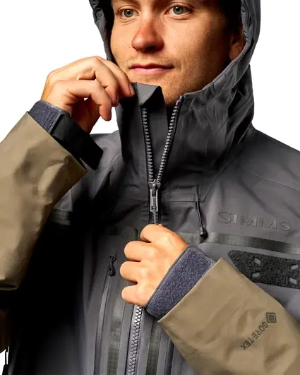 Détail de la fermeture éclair de la veste Simms G3 Guide