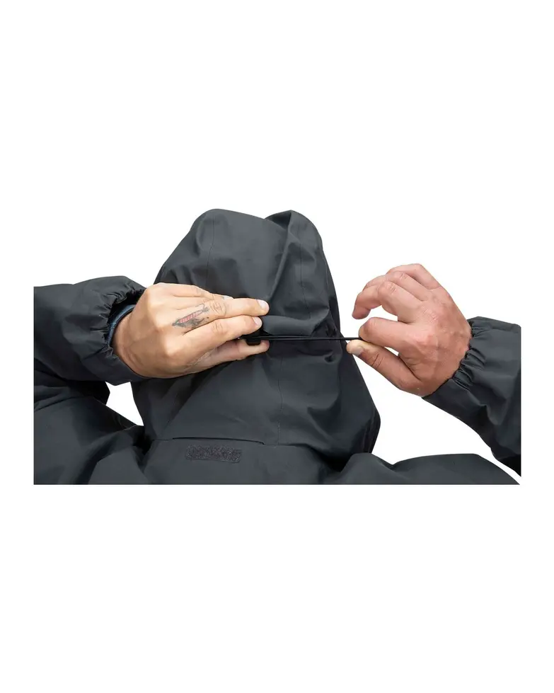 Ajustement de la capuche de la veste Simms Prodry homme