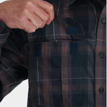 Poche de poitrine à velcro de la chemise Simms Coldweather.