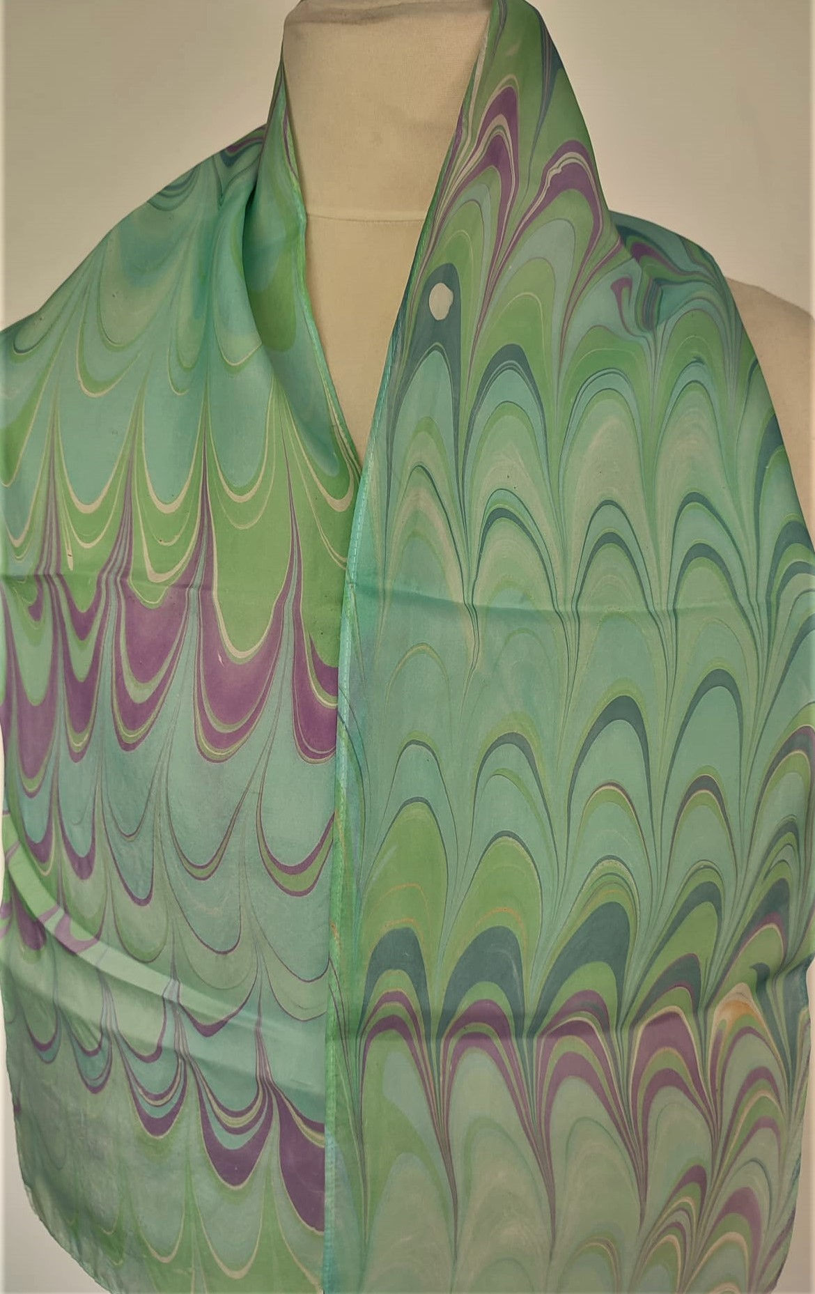 צעיף משי טהור בגודל 20X137 ס"מ