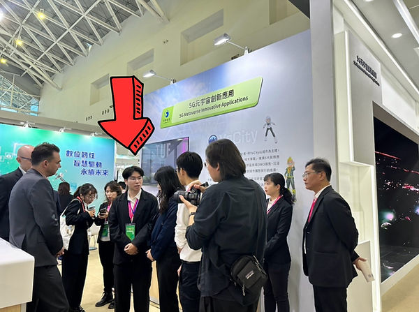 即時口譯 照片_edited.jpg