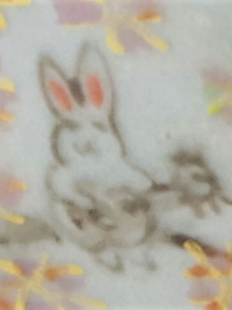 桜游のぐい呑、うさぎと小鳥の絵付けのアップ