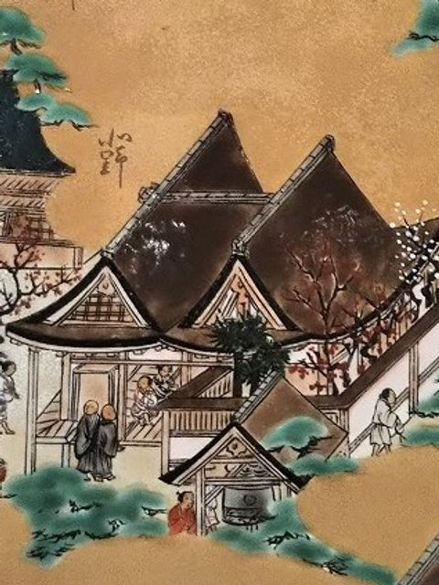 洛中洛外図の一場面。梅の咲く社寺の建物と参拝する人々