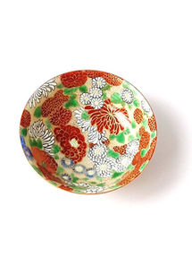 豪華に緻密に描かれた菊の酒盃