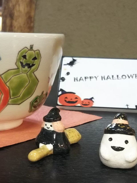 ハロウィン柄の茶碗とお化け、魔女、かぼちゃの箸置き