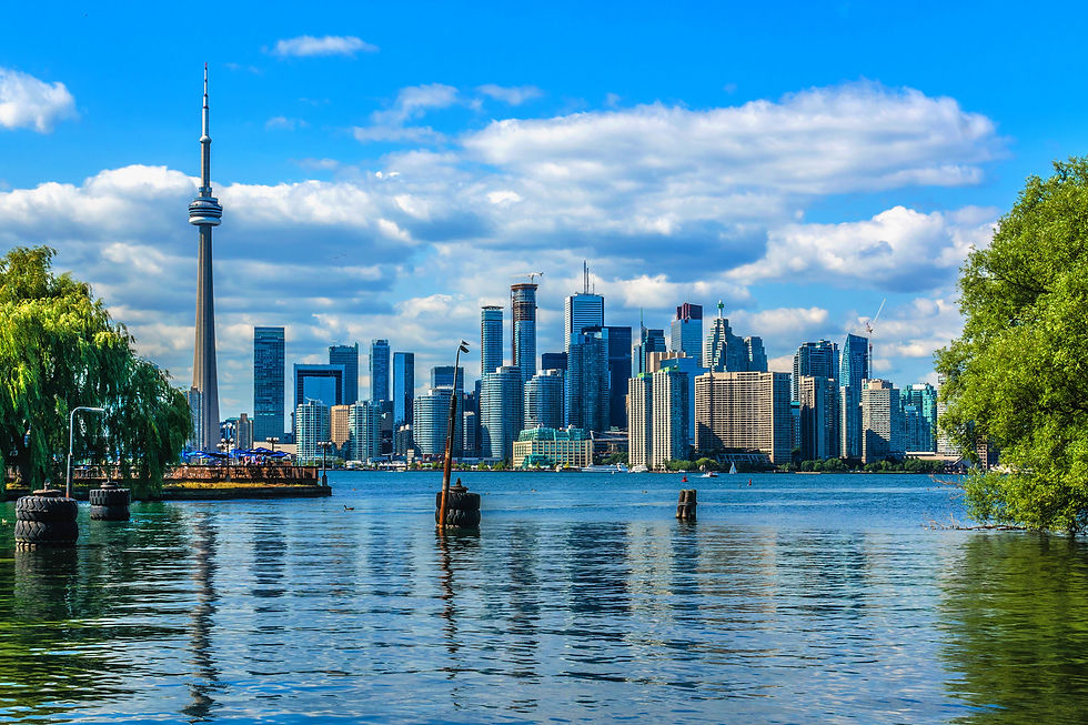 The beautiful Toronto's skyline over lak
