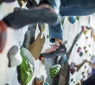 ロッククライミング屋内