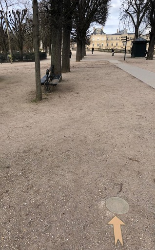 Médaillon méridienne verte. Jardin du Luxembourg, par l'entrée rue Auguste Comte