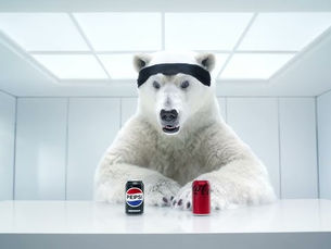 IJsbeer kiest tussen Pepsi en Coca-Cola als symbool voor brand building versus performance marketing