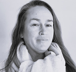 Head shot Tanya N et B.jpg