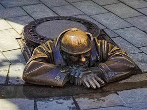 Cumil: The iconic Man at Work the tourists love to see in Bratislava.