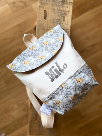 sac_a_dos_ecole_creche_cadeau_enfant_personnalise_prenom_bebe_naissance_foret_ecureuil_ble