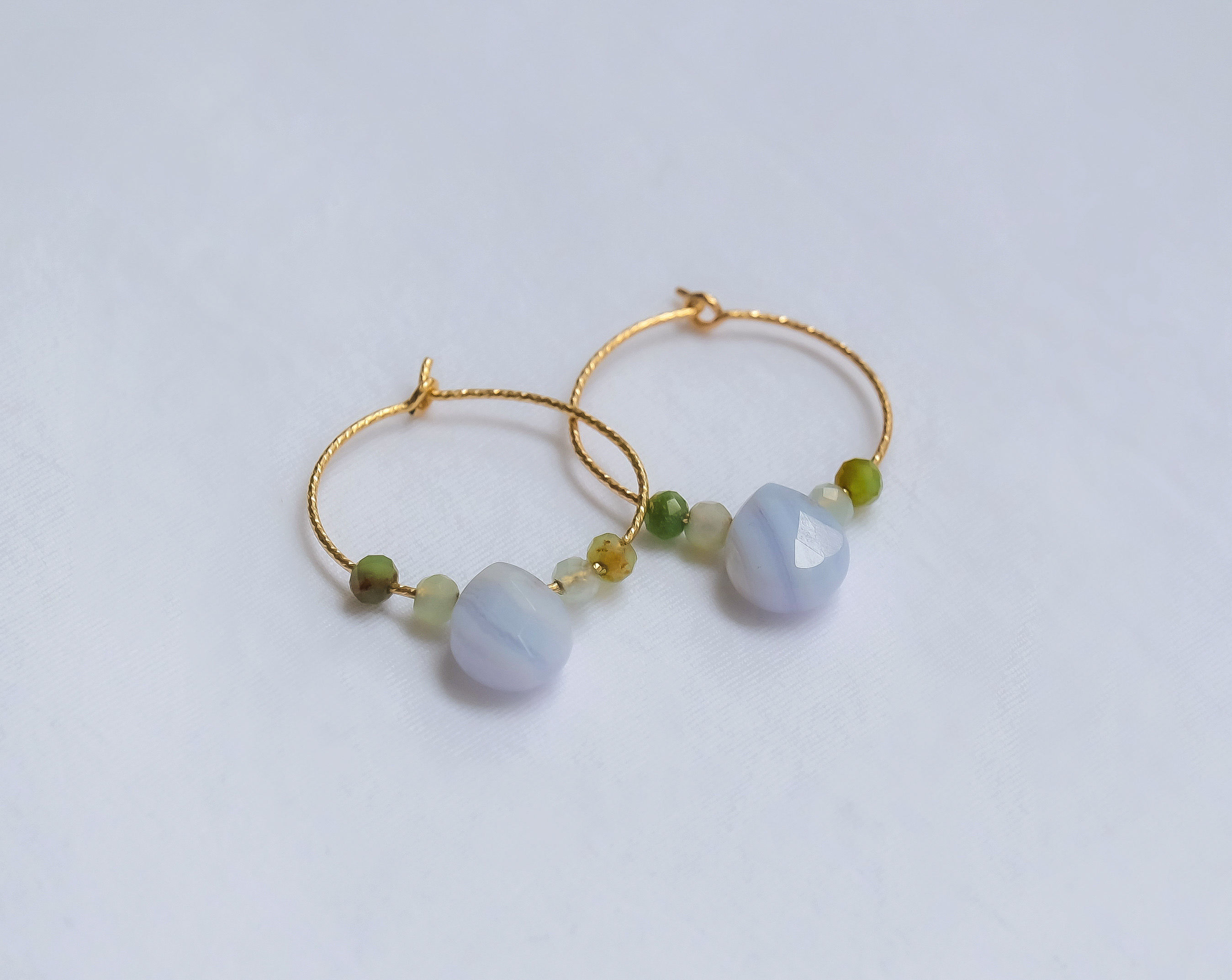 Boucles d’oreilles créoles calcédoine