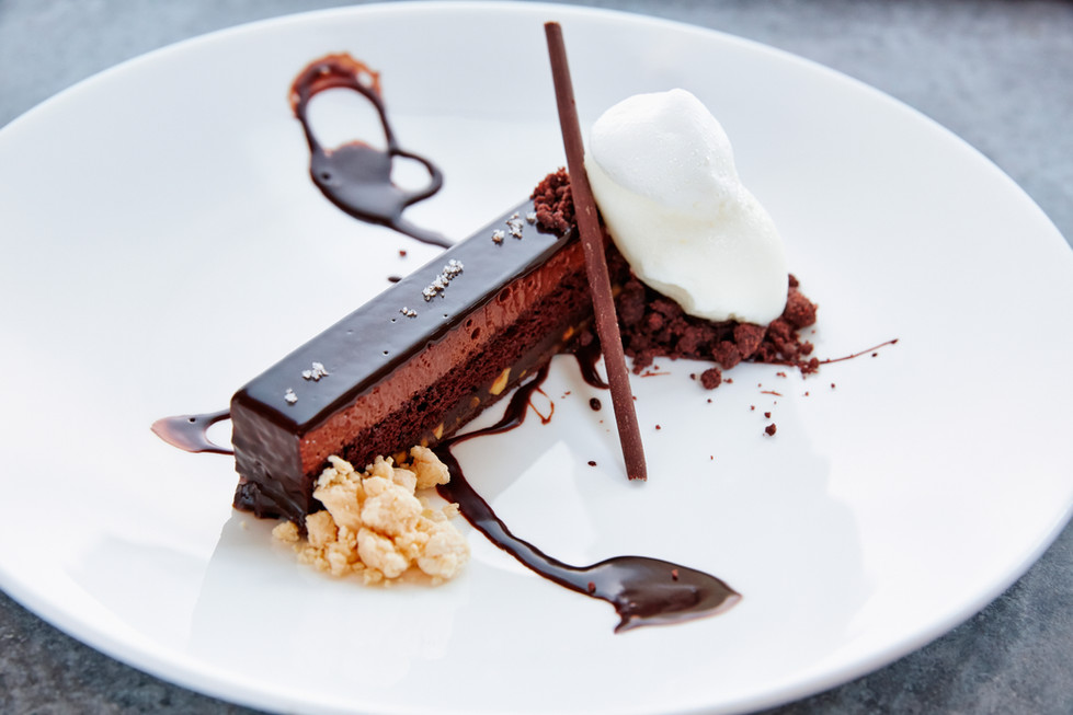 Dressage de desserts gastronomiques