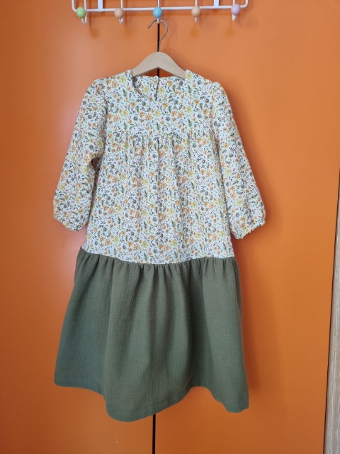 Thumbnail: Oblekica z dolgimi rokavi