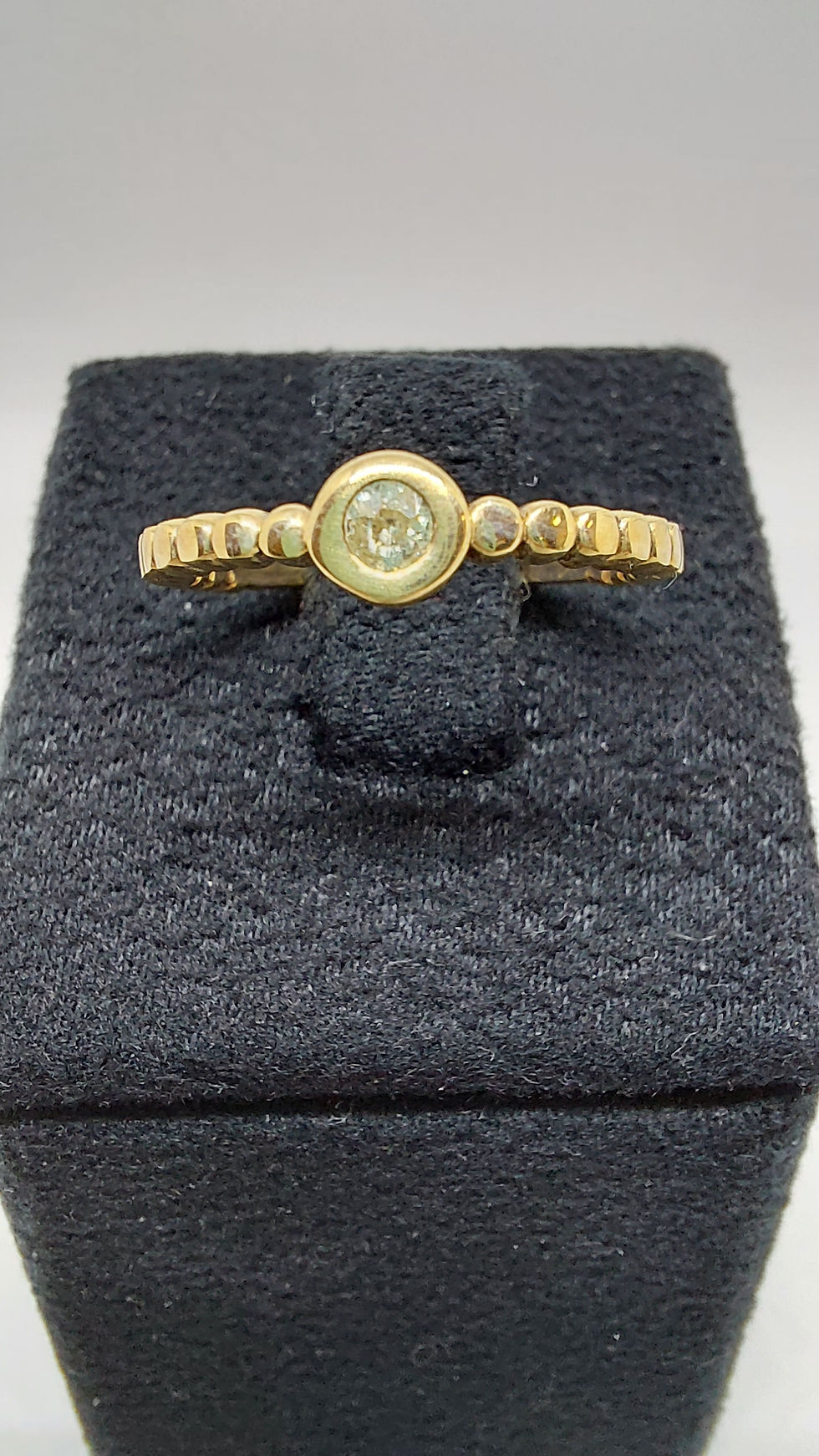 Thumbnail: Golden ring with natural sapphire