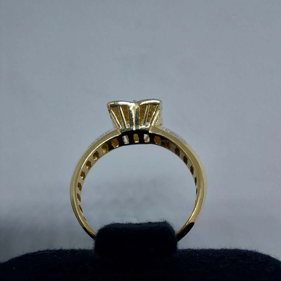 Thumbnail: Golden ring with diamonds