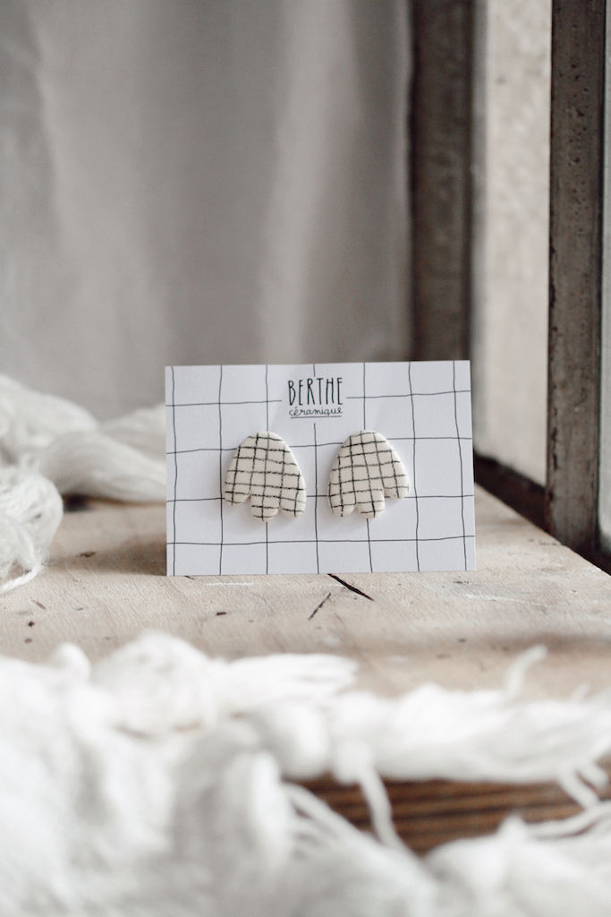 Miniature : LES BOUCLES D'OREILLES PÉTALES